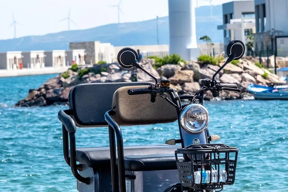 Electric motorcycle W125 da Watts Mobilidade must come with three variations of cores