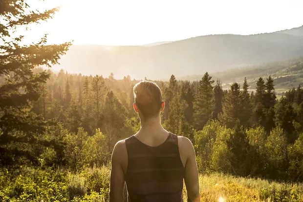 The skin as an appetite stimulant: Sunshine triggers hunger in men