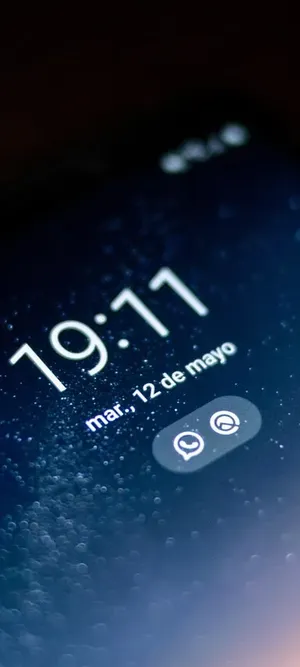 How to use Android 12's one-handed mode to open your notifications
